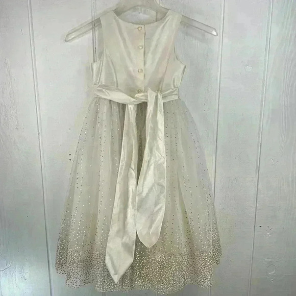 David’s Bridal Girls Size 7 Sleeveless Formal Cream button in back Dress w/Bow - Picture 2 of 14